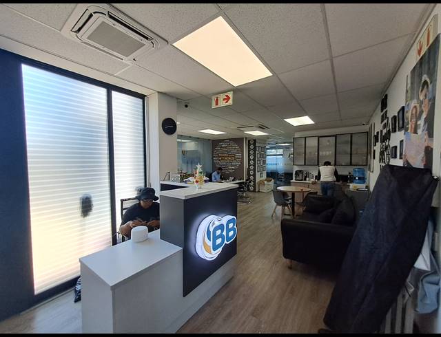 146M² OFFICE TO LET IN SANDHURST